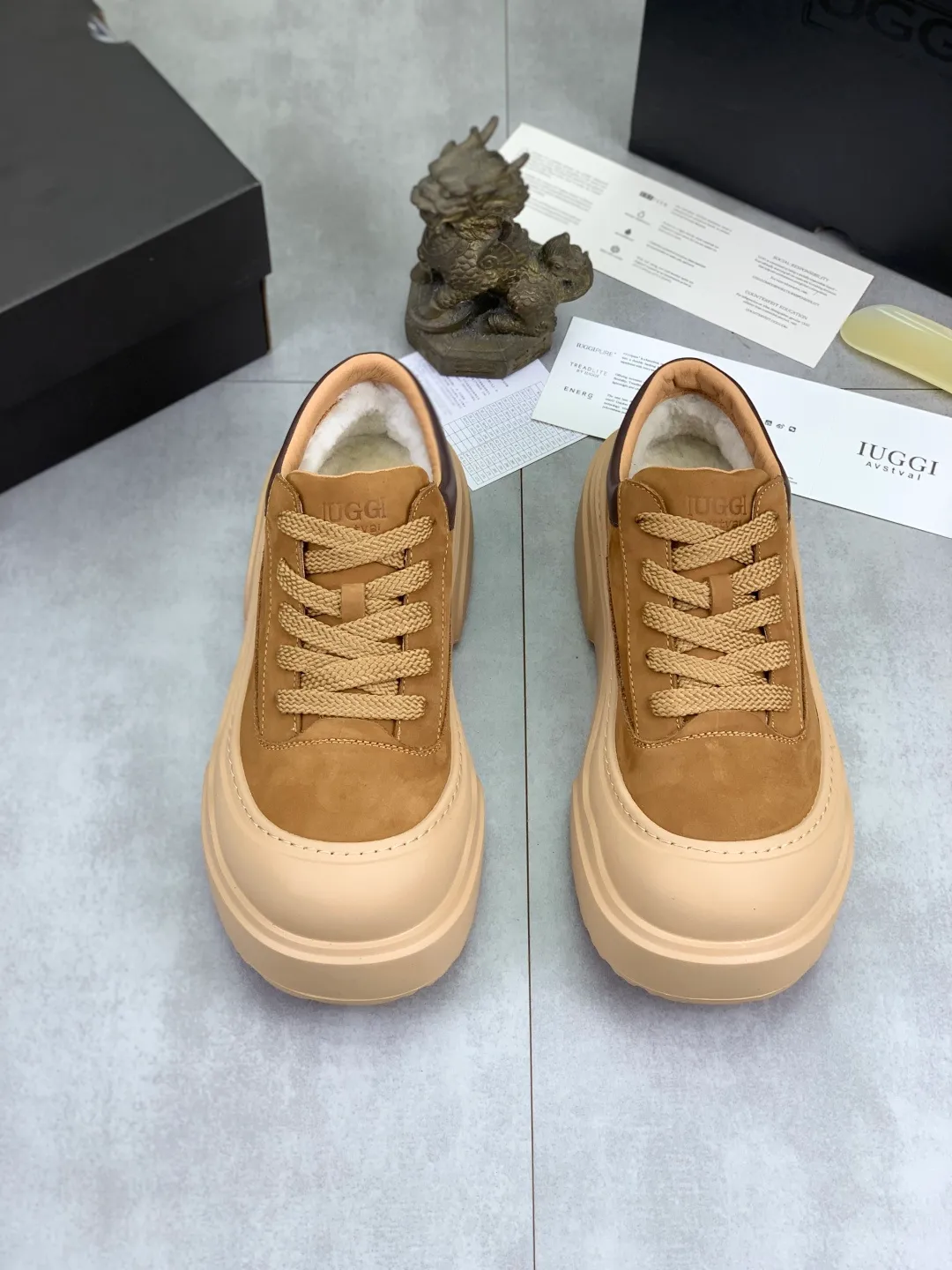 Men's shoes 💰P640 New arrival 🆕🆕🆕 IUGGI men's shoes New winter thick-soled height-increasing sneakers Men's retro genuine leather casual shoes Full cowhide Wool lining Velvet warm Martin boots Thick-soled heightening lace-up casual and comfortable short boots Accent style ~ low-cut shoes Men's toe-layer cowhide high-end Martin boots Thick-soled heightening large-toe sneakers Size number: 39-44 Two colors